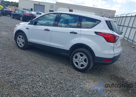 2019 Ford Escape S z USA, uszkodzony, nr VIN 1FMCU0F75KUB45810